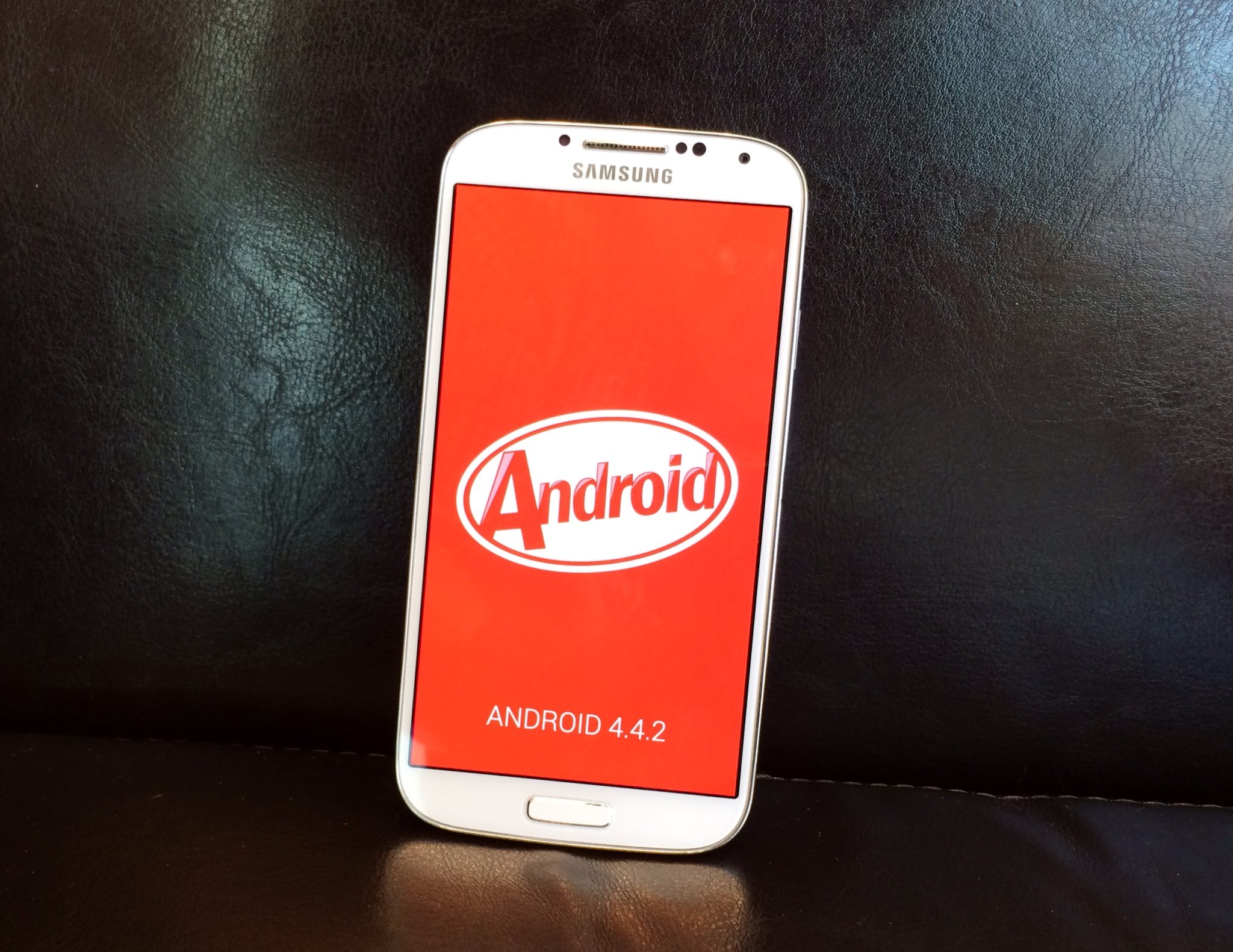 The Samsung Galaxy S4 Android 4.4.2 update is now available.