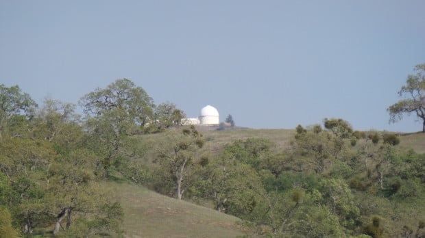 That small white spec on the hill in the above image reveals Lick Observatory when the 21X zoom is activated.