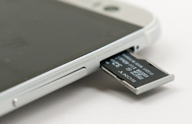 HTC-One-M8-vs-iPhone-5s 4