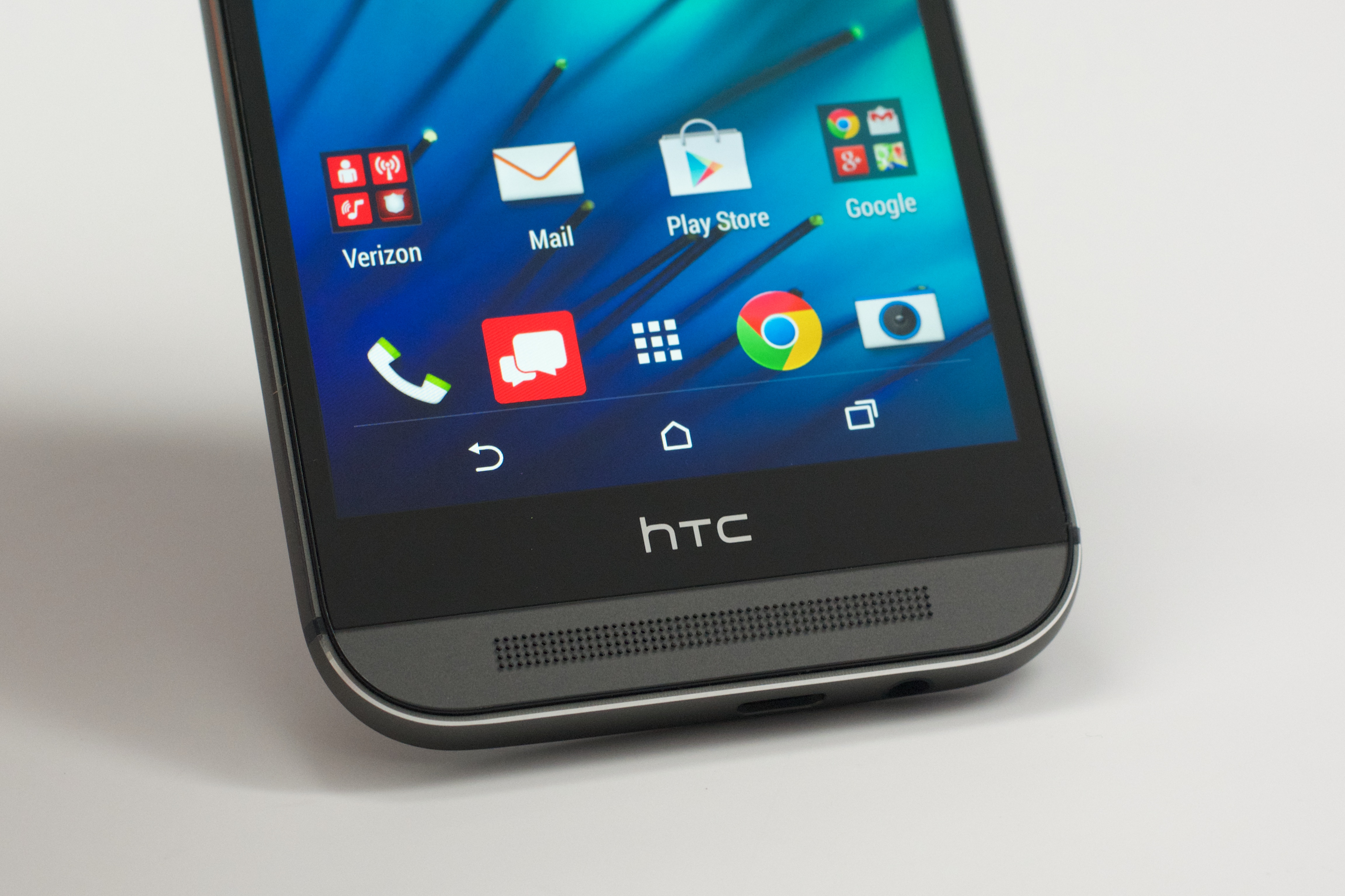 BoomSound delivers loud clear sound that the Galaxy S5 can't.