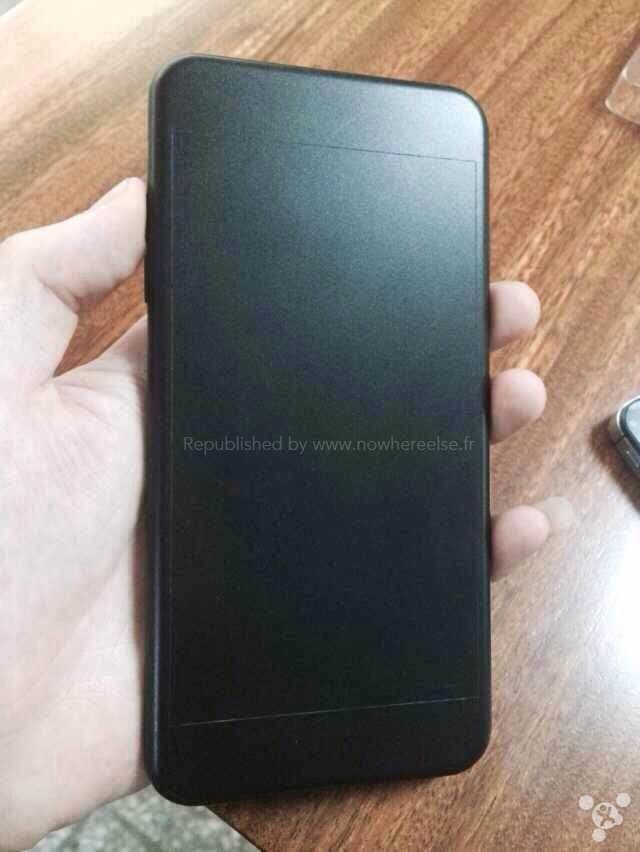 This is what an iPhone 6 with a 4.7-inch display could look like in your hand.