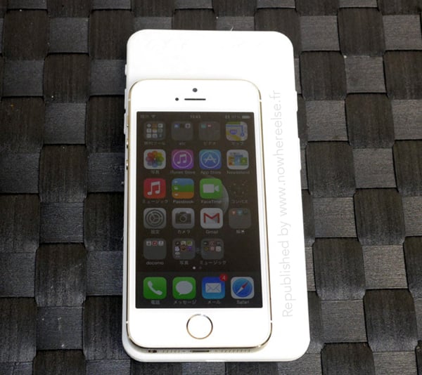 This shows what an large iPhone 6 screen size could look like next to an iPhone 5s with a 4-inch display.
