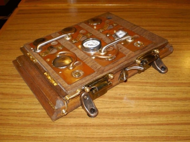 icog steampunk case outside