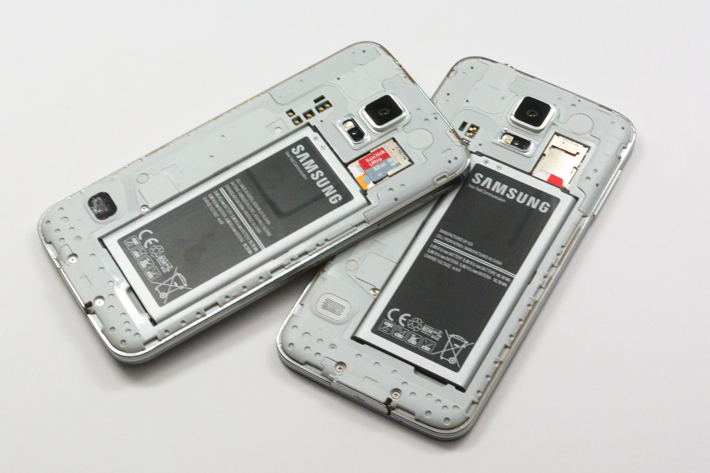 The Galaxy S5 battery life is good, and there is a mode to make it last longer if you run short.