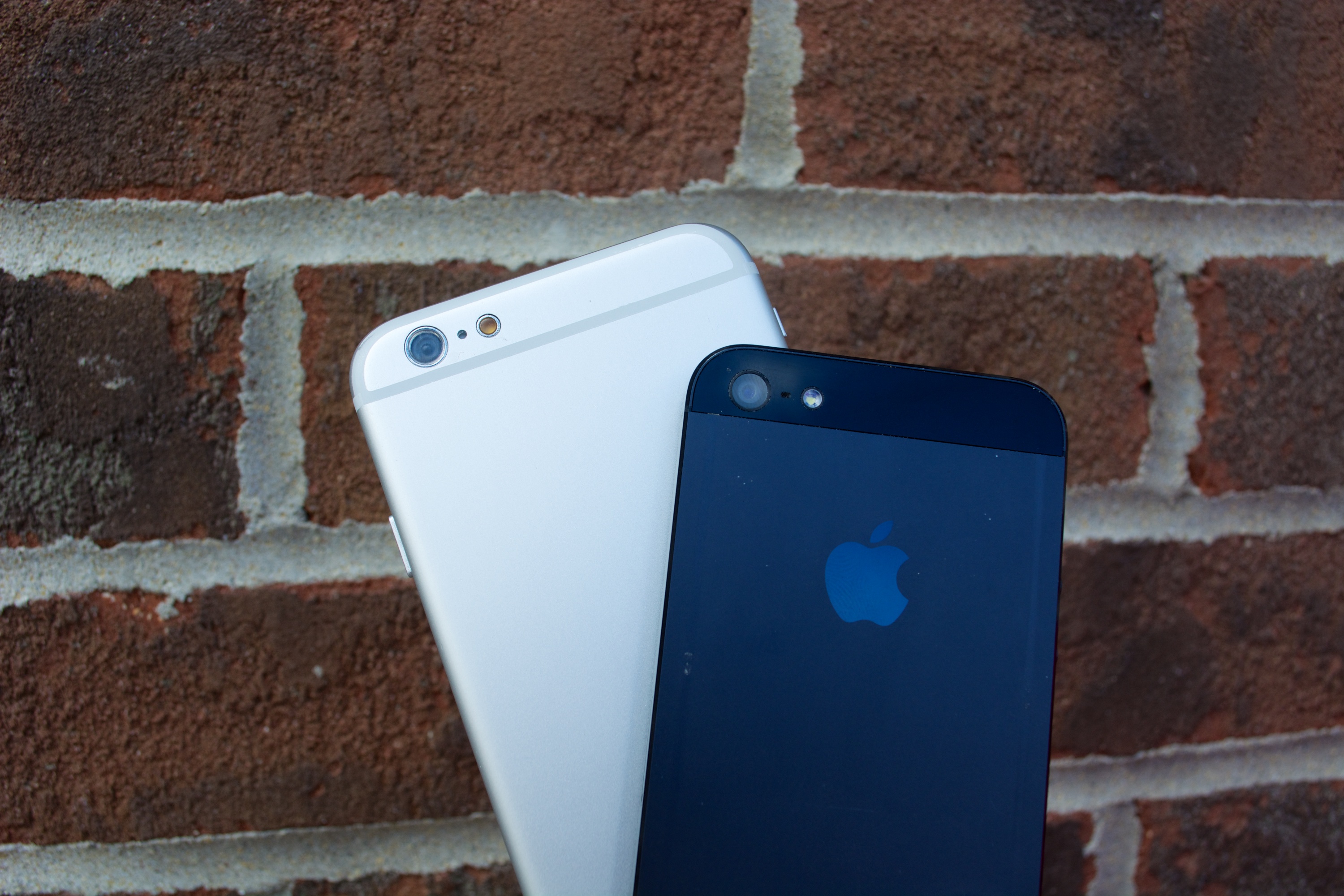 iOS 8 and iPhone 6 release date rumors are linked, but not this tight.