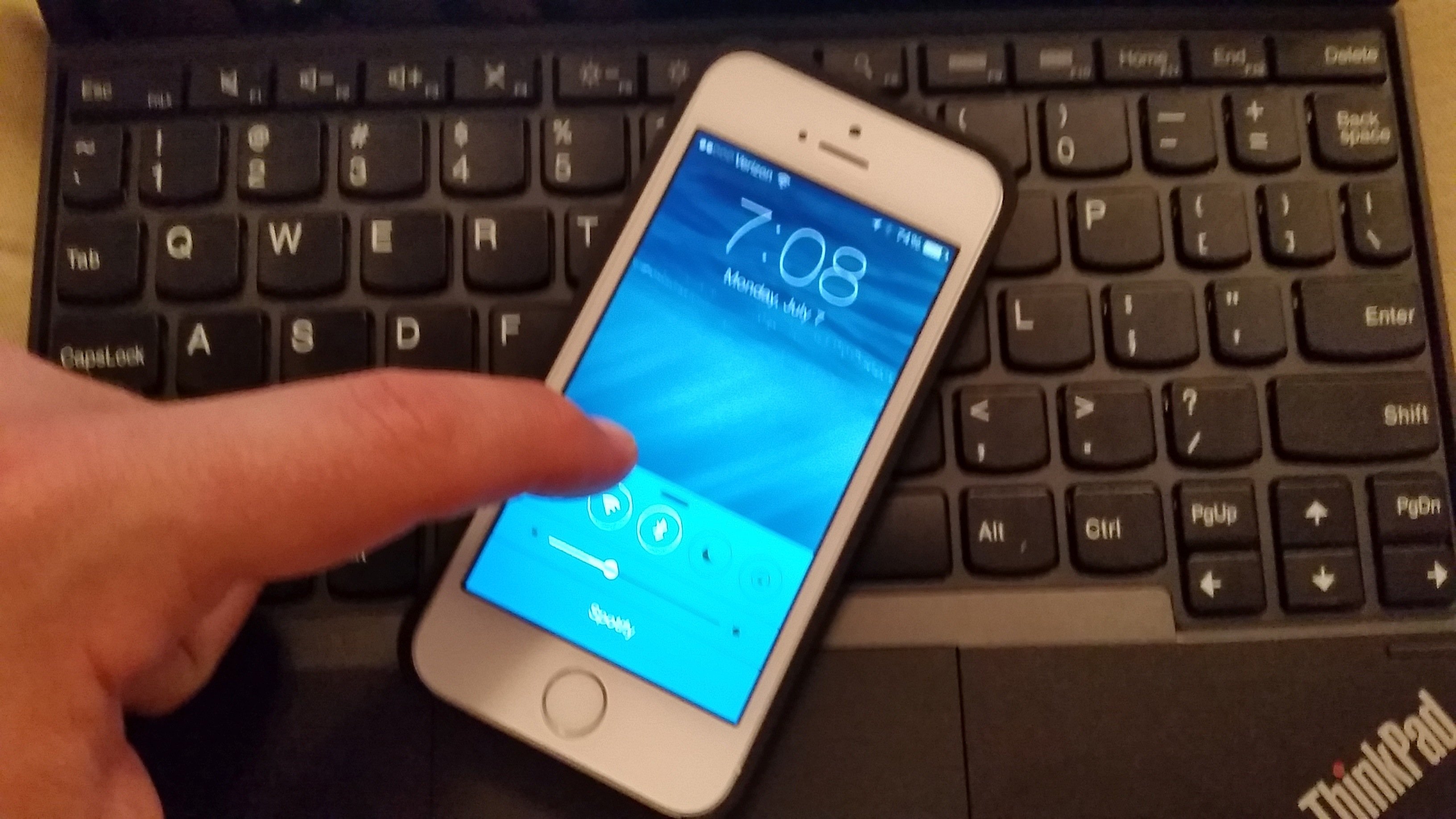 How to Use the iPhone Flashlight