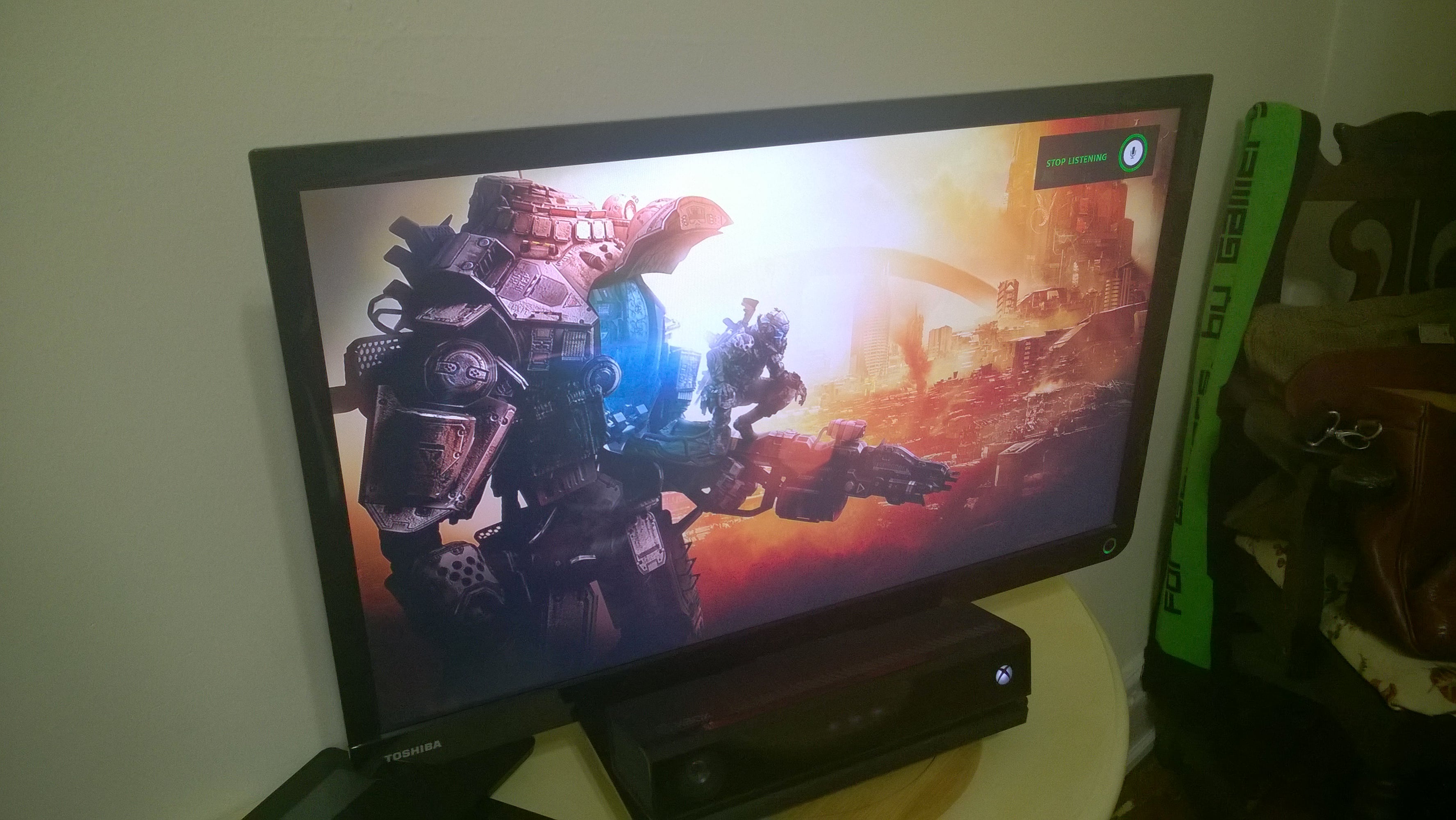 How to Play A Game & Watch TV on the Xbox One