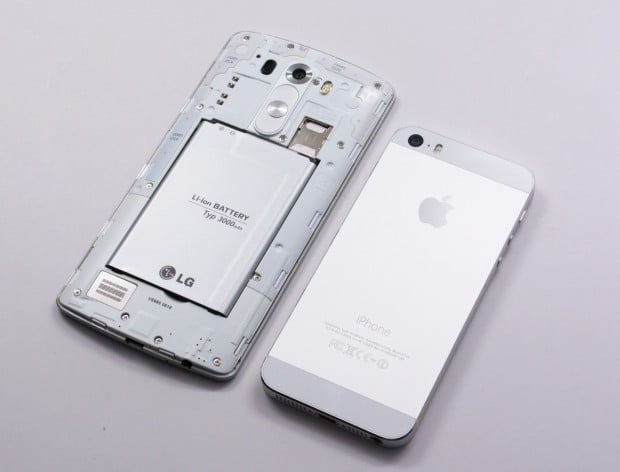 Pop the back off to add storage or a spare LG G3 battery, but you can't do that on the iPhone 5s.