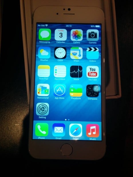 This iPhone 6 clone runs a version of Android meant to look like iOS.