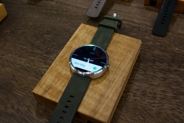 Our Moto 360 hands on includes a day of use while traveling, allowing us to check out the new features.
