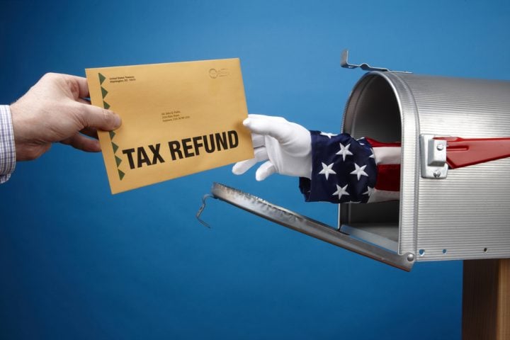 Learn how to check your 2017 tax refund status free of charge.