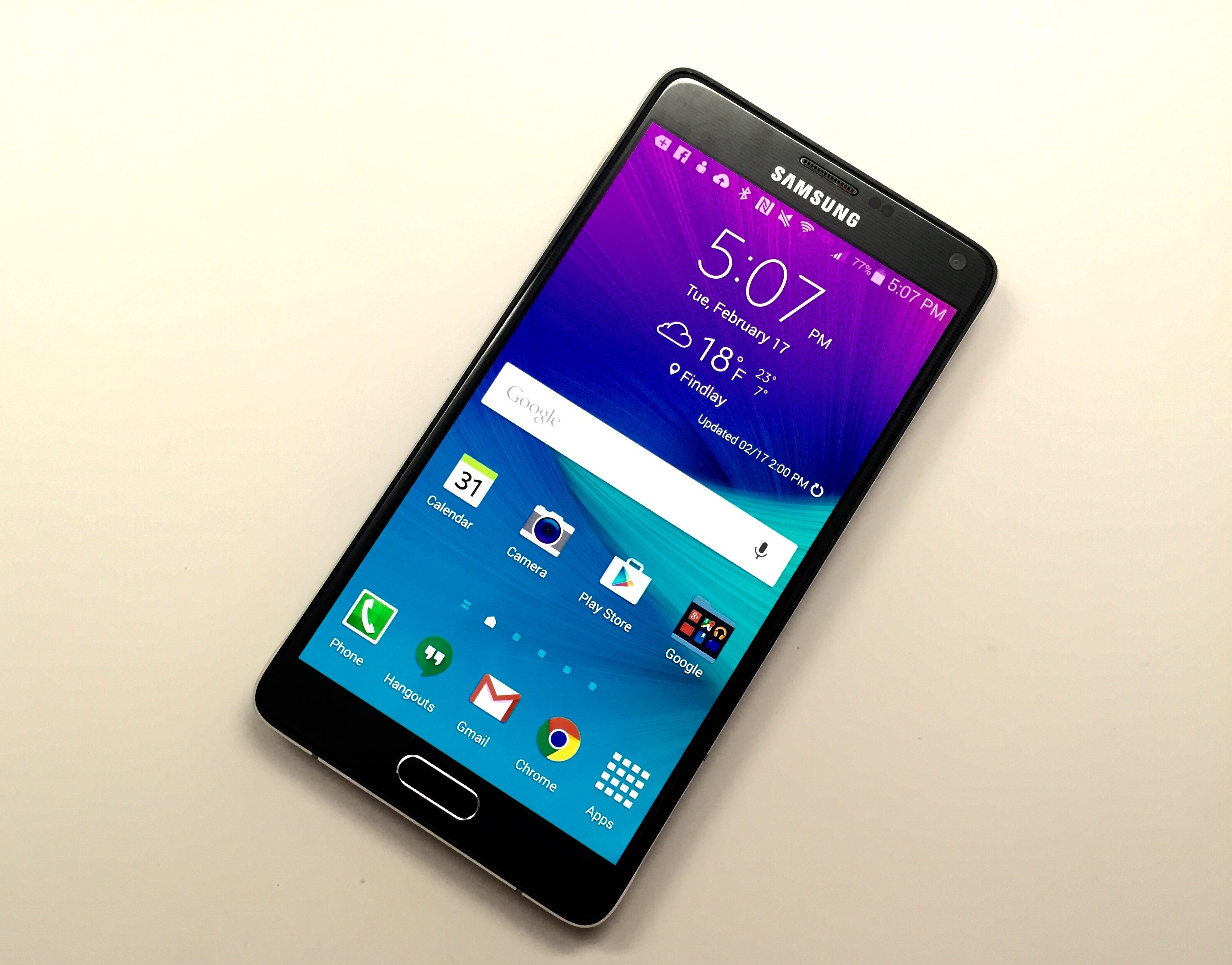 The Galaxy Note 4 display is stunning, but not as bright as the Galaxy S6 display.
