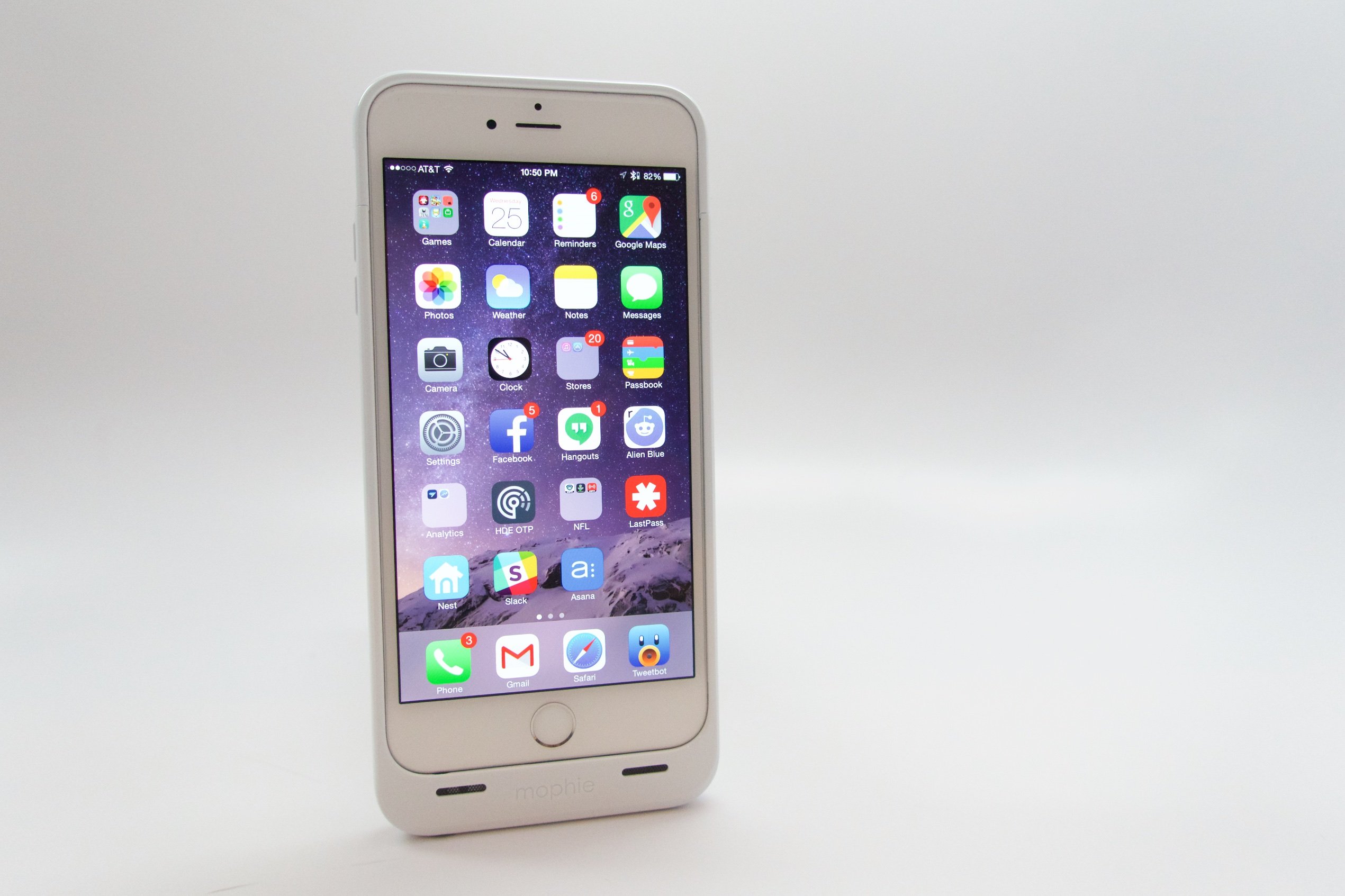 The Mophie iPhone 6 Plus case delivers added power without plugging in.