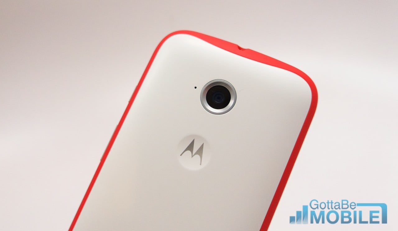 The Moto E 2015 cameras are acceptable, but we really miss a flash.