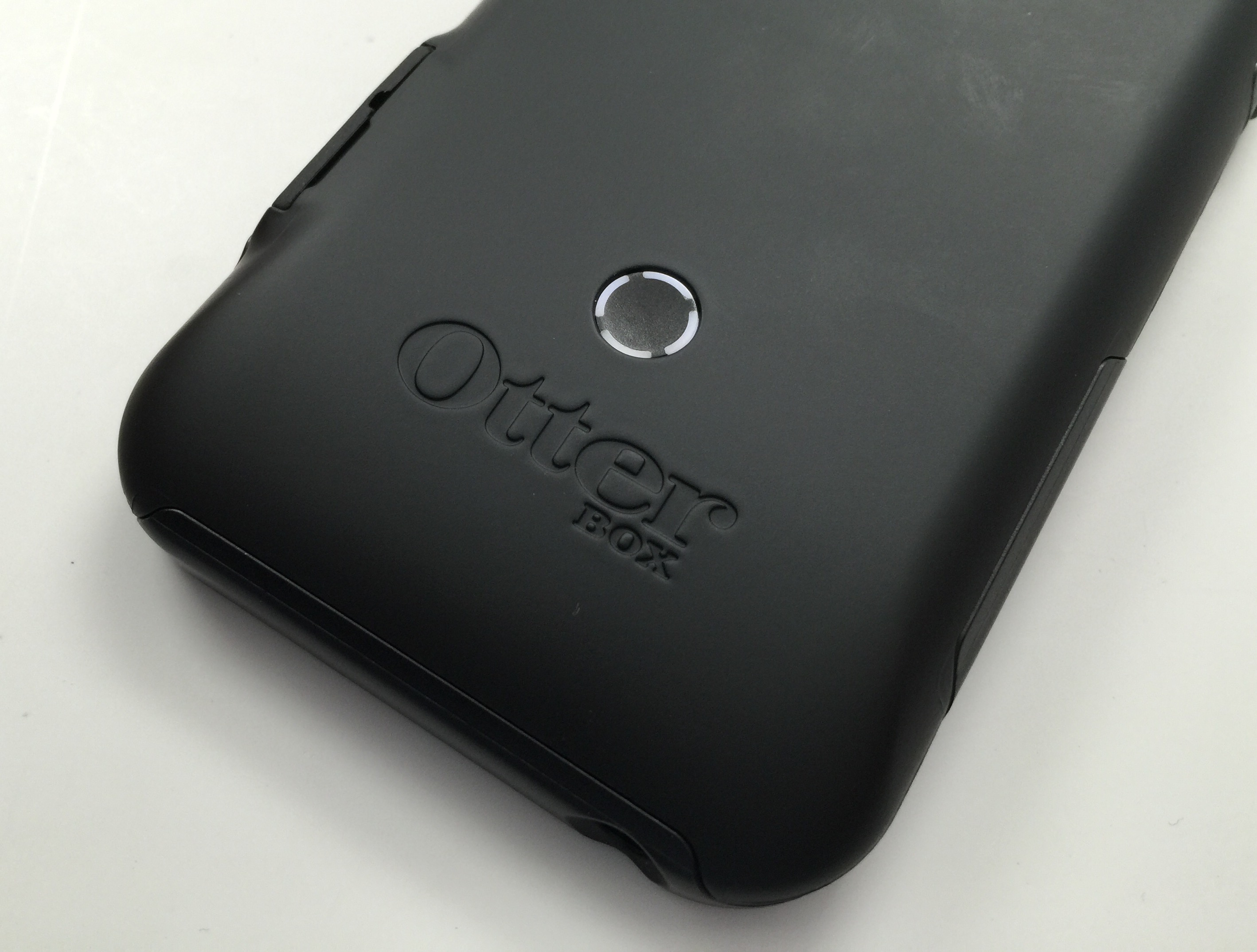 The OtterBox Resurgence case delivers power and protection.