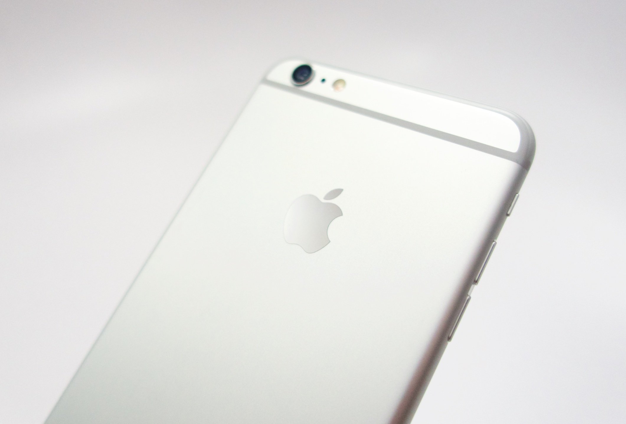 iPhone 6 Plus connectivity is working fin on the iOS 8.2 update.