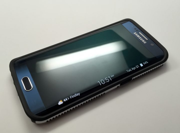 You can still use the sides of the Galaxy S6 Edge. 