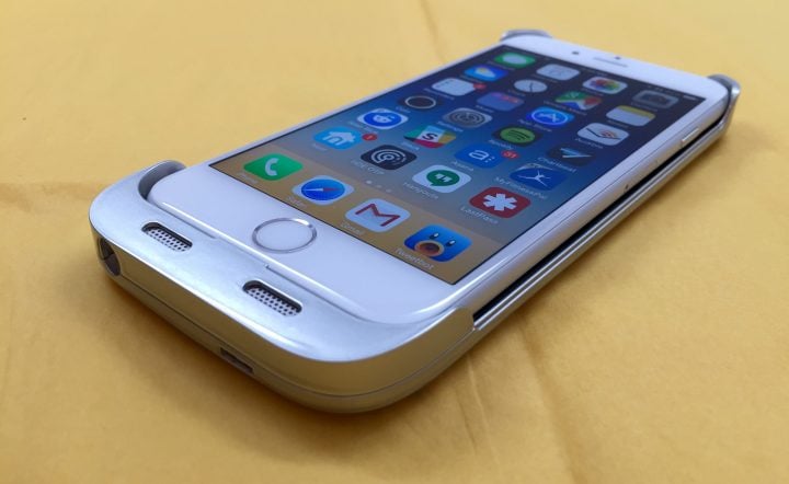 The design leaves the iPhone 6 sides open.