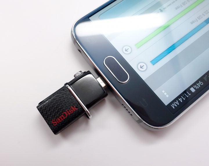 When you use the SanDisk Ultra it connects tot eh same port you charge Android phones with.