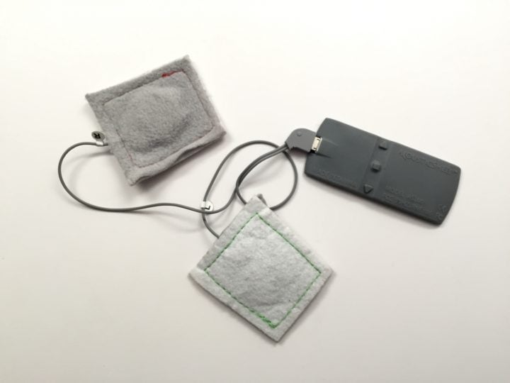 The battery and headphones fit inside the headband and it is all still comfortable.
