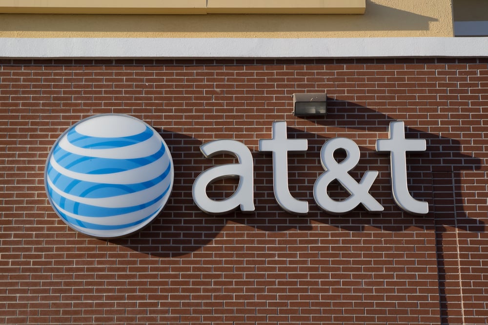 What consumers need to know about the FCC AT&T $100 million fine for throttling unlimited data customers.