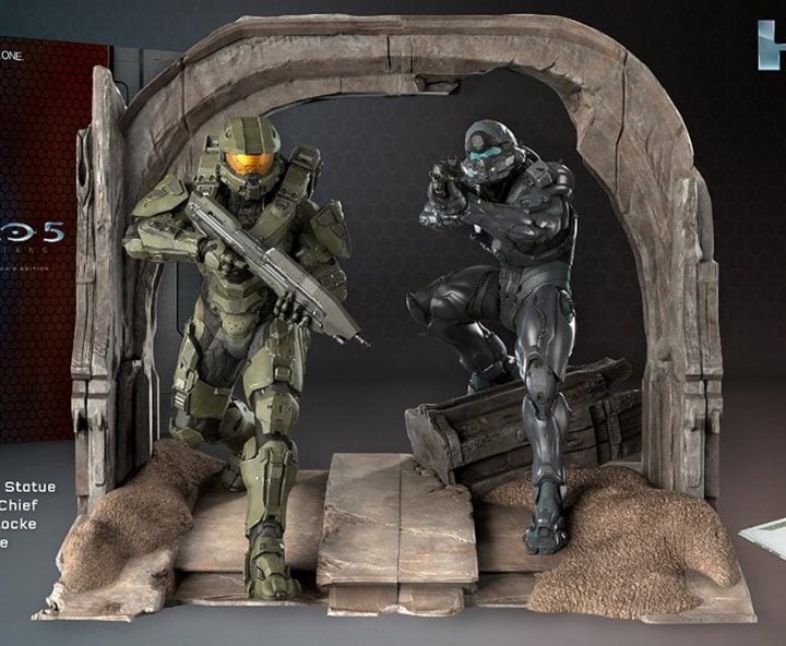 The Halo 5 Statue includes Master Chief and Spartan Locke.