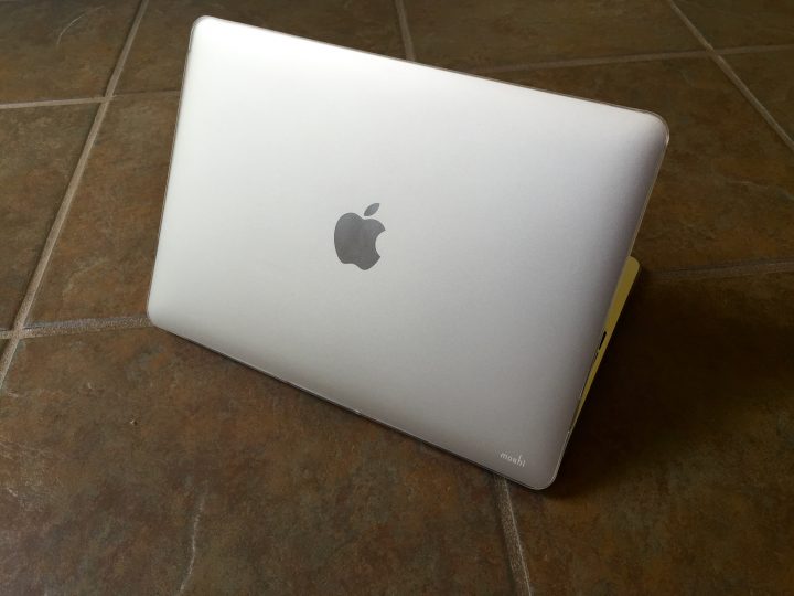 The iGlaze 12 is a hard MacBook case.