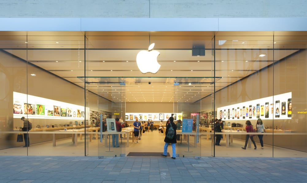 When to show up for your iPhone 6s reservation and important info. ymgerman / Shutterstock.com