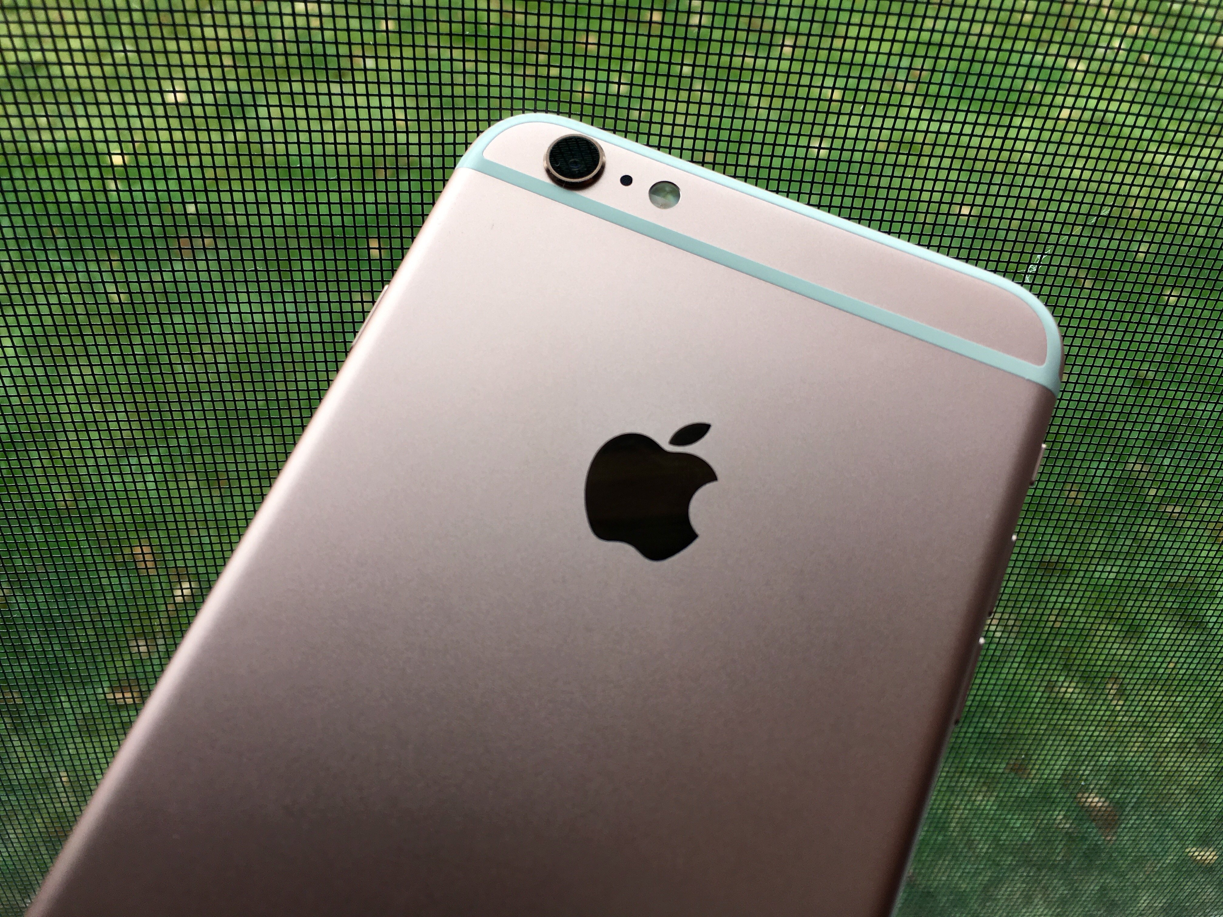 Overall the connectivity and performance of the iOS 9.1 iPhone 6s Plus update is solid.