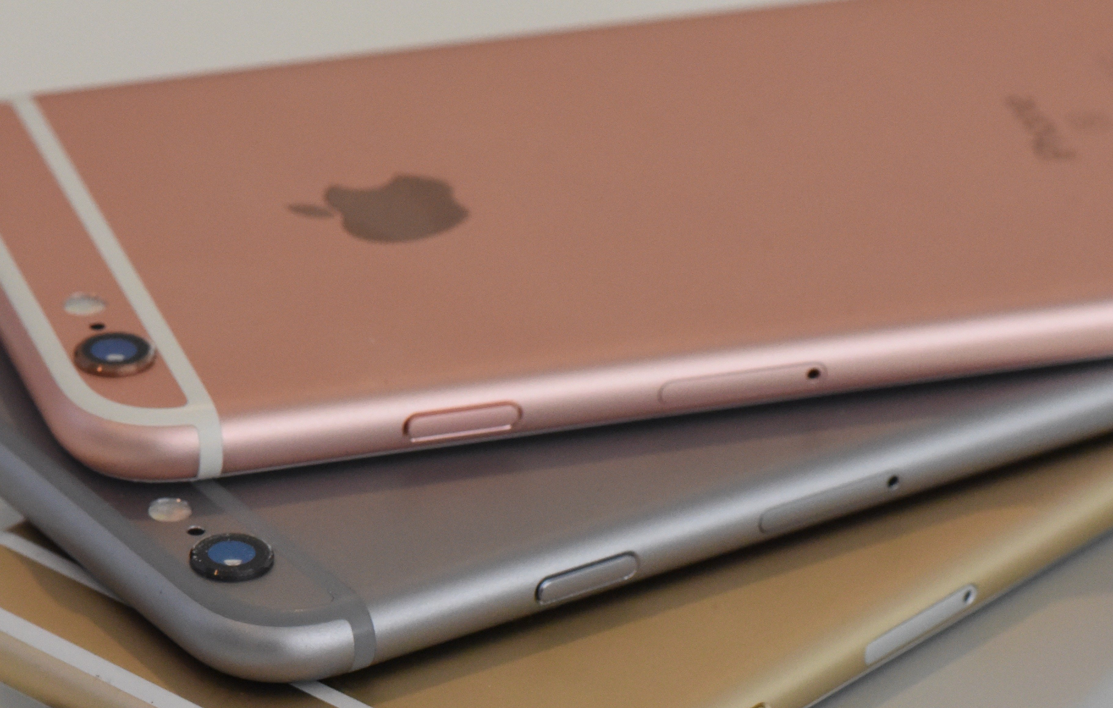Make sure you upgrade to iOS 9.0.2 before you buy a new iPhone 6s if you plan to restore from an iCloud backup.