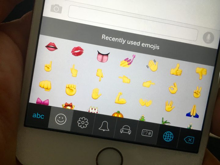 These iPhone emoji keyboards do not have a middle finger emoji.
