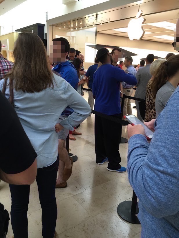 in line at apple store