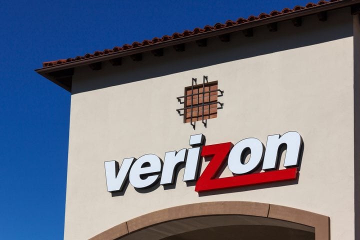 Verizon will pay you to switch up to $650 for your device or up to $350 for an ETF. Ken Wolter / Shutterstock.com