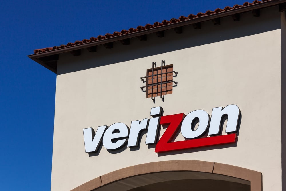 Verizon will pay you to switch up to $650 for your device or up to $350 for an ETF. Ken Wolter / Shutterstock.com