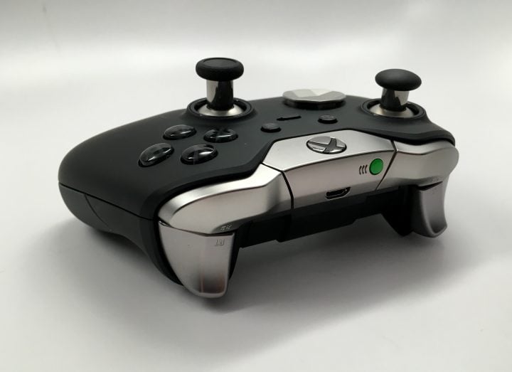 My preferred setup for Call of Duty: Black Ops 3 is the medium and tall control sticks and trigger locks in place.