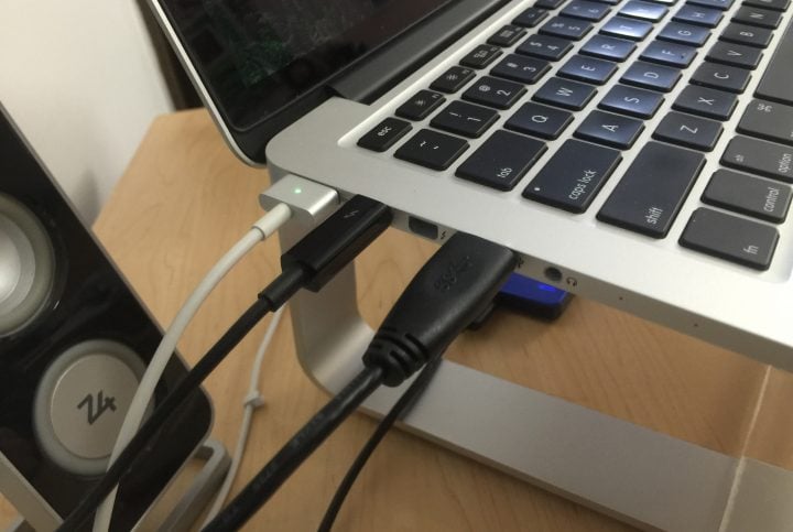how to add another screen to my macbook