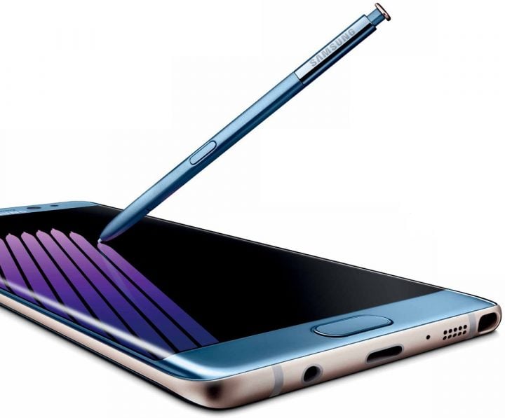 This is the new curved Galaxy Note 7 in Coral Blue, with a USB Type-C Port