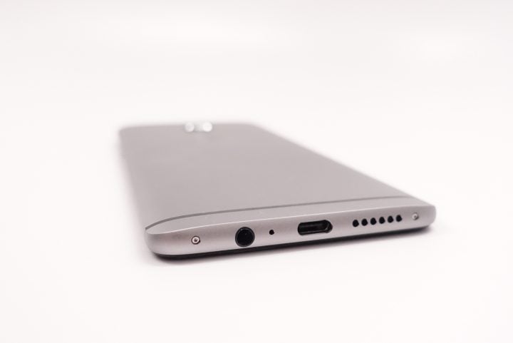 Use Dash Charging to get 60% battery life in 30 minutes on the charger.