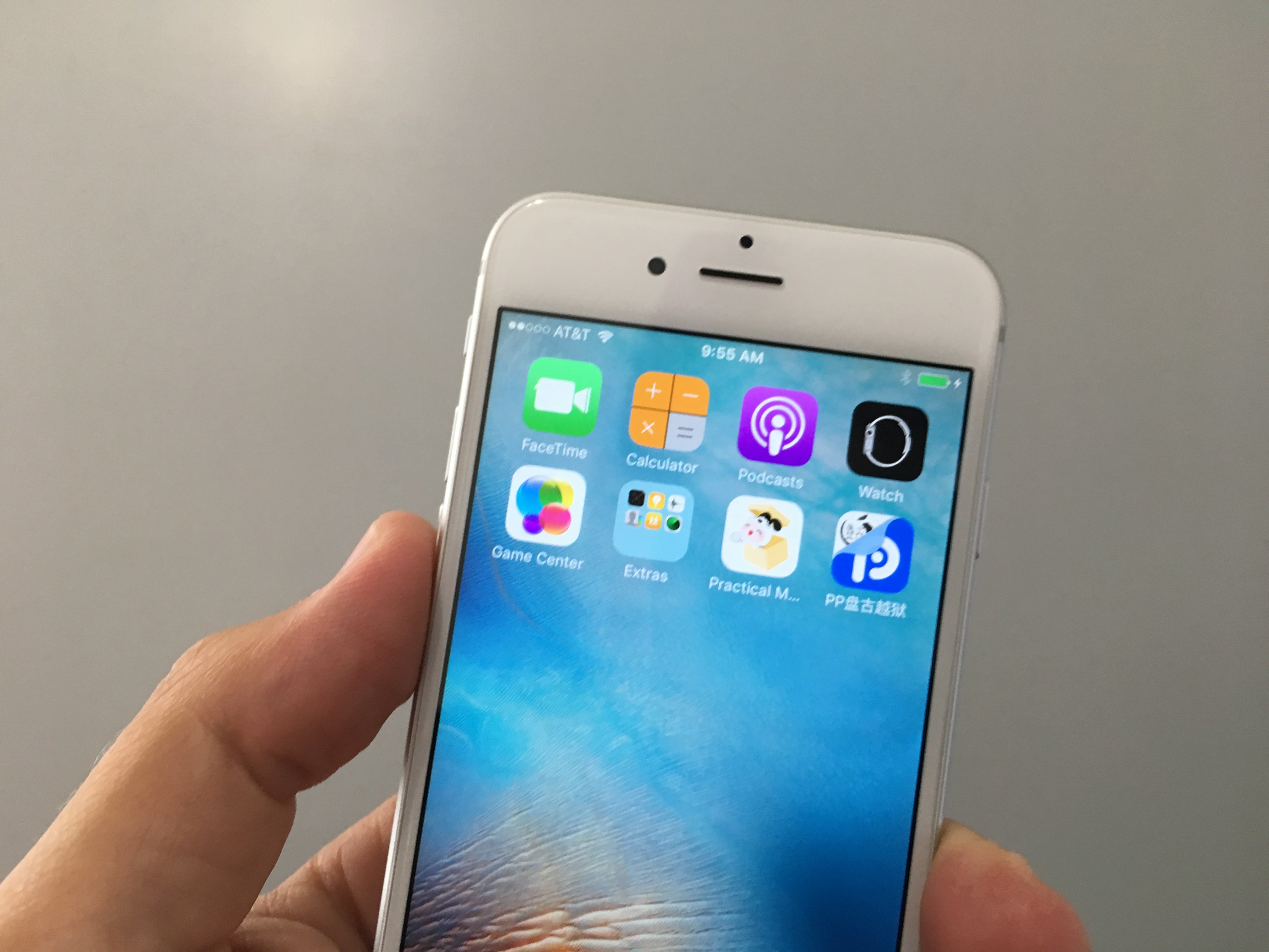 Find out what Cydia apps and tweaks are compatible with the iOS 9.3.3 jailbreak.