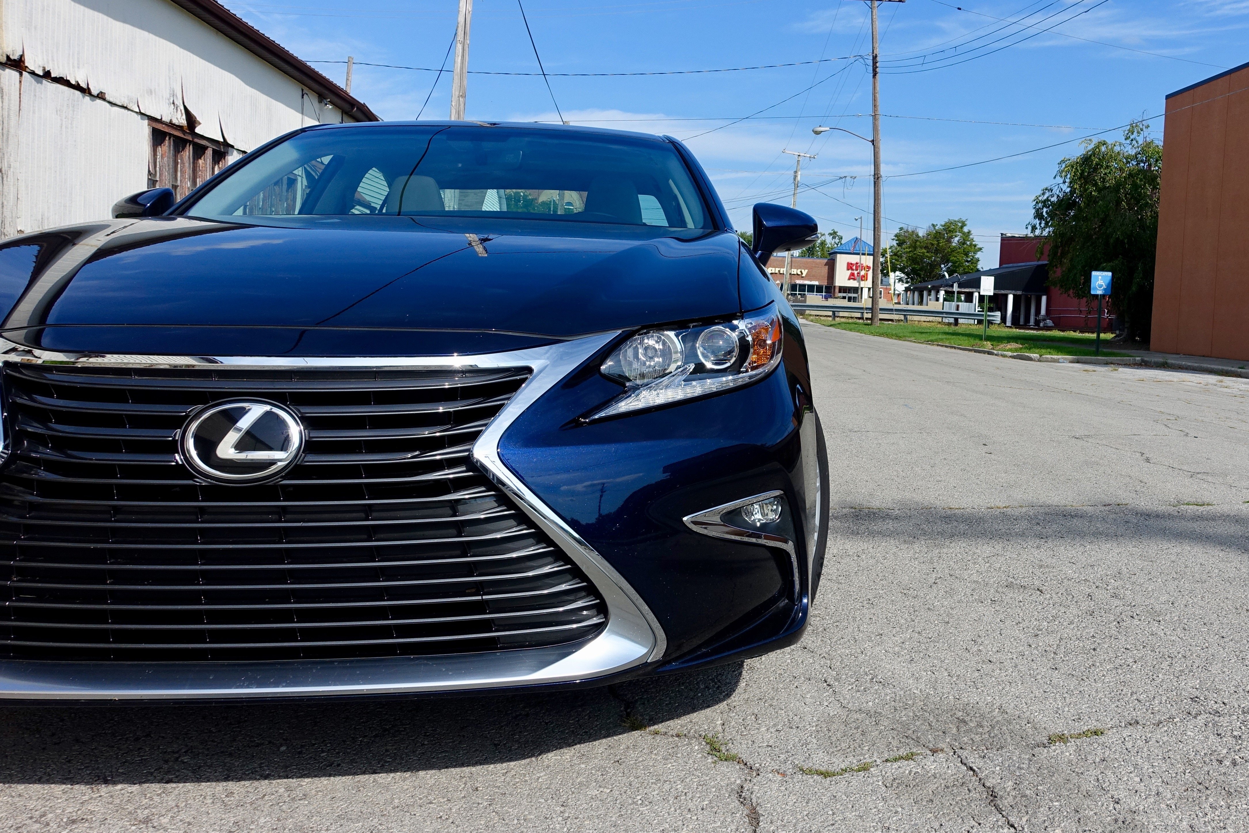 2016 Lexus ES 350 Review