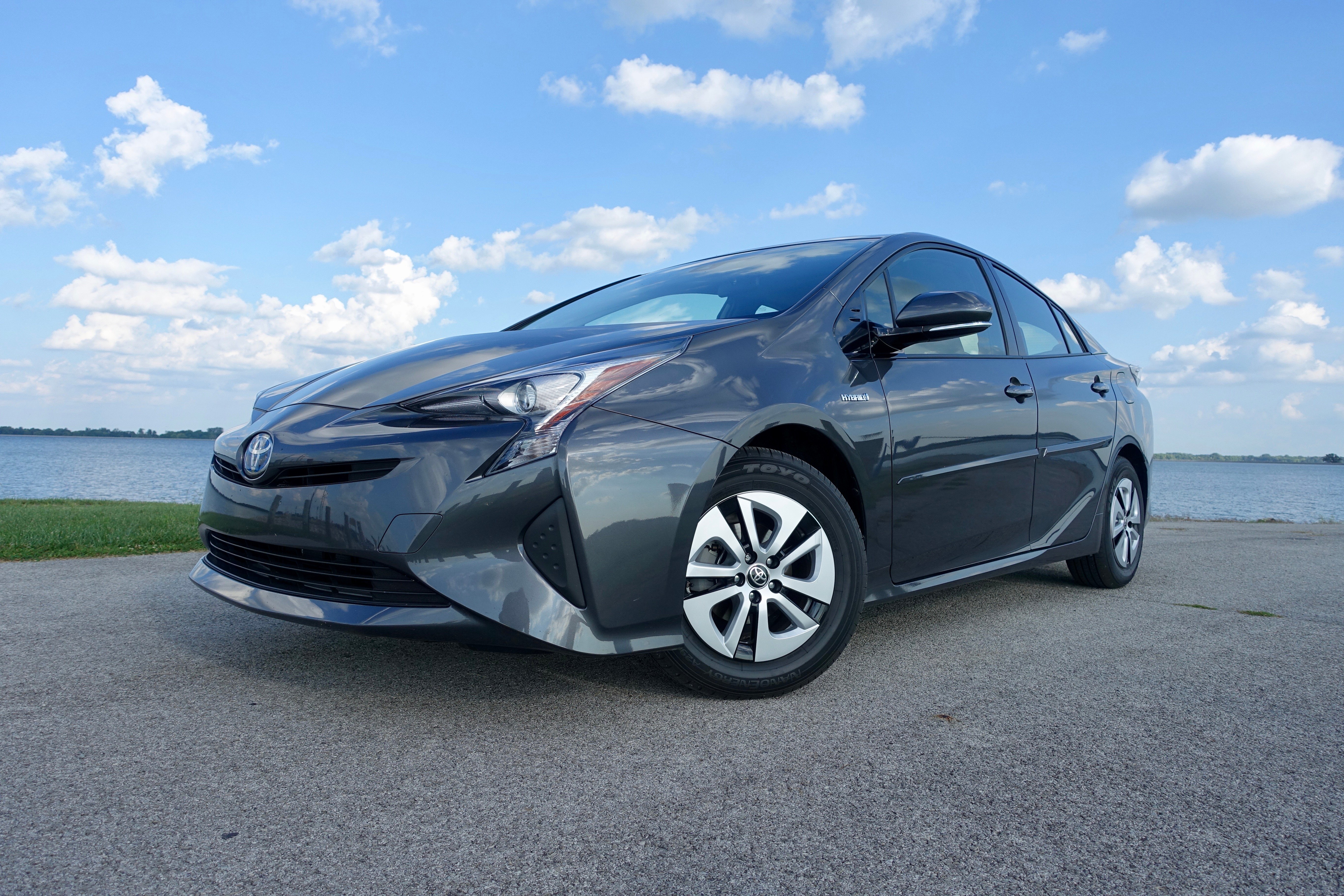 2016 Toyota Prius Review
