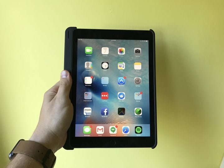 The slightly larger lip on the left side offers an easy place to hold the iPad Pro. 