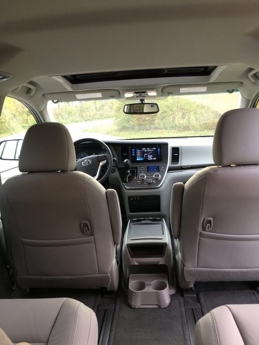 2017-toyota-sienna-review-6