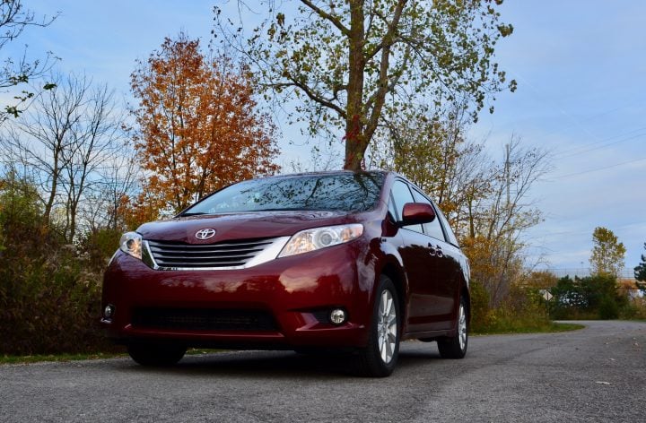 2017-toyota-sienna-review-7