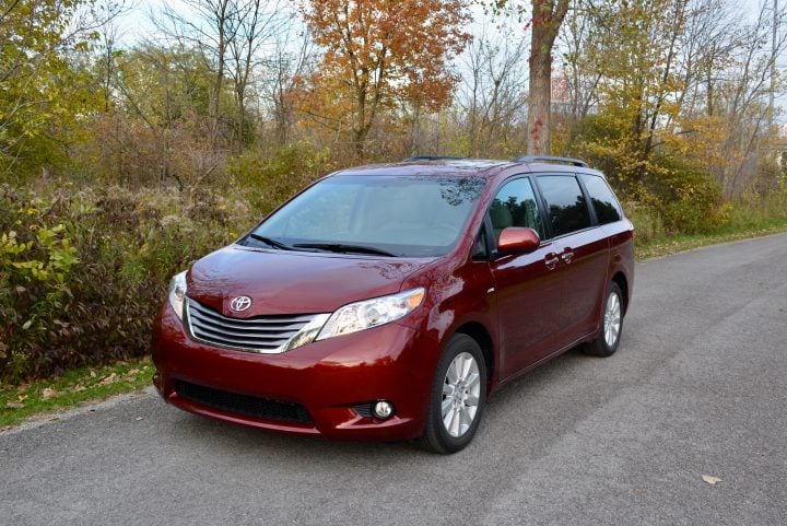 2017-toyota-sienna-review-8