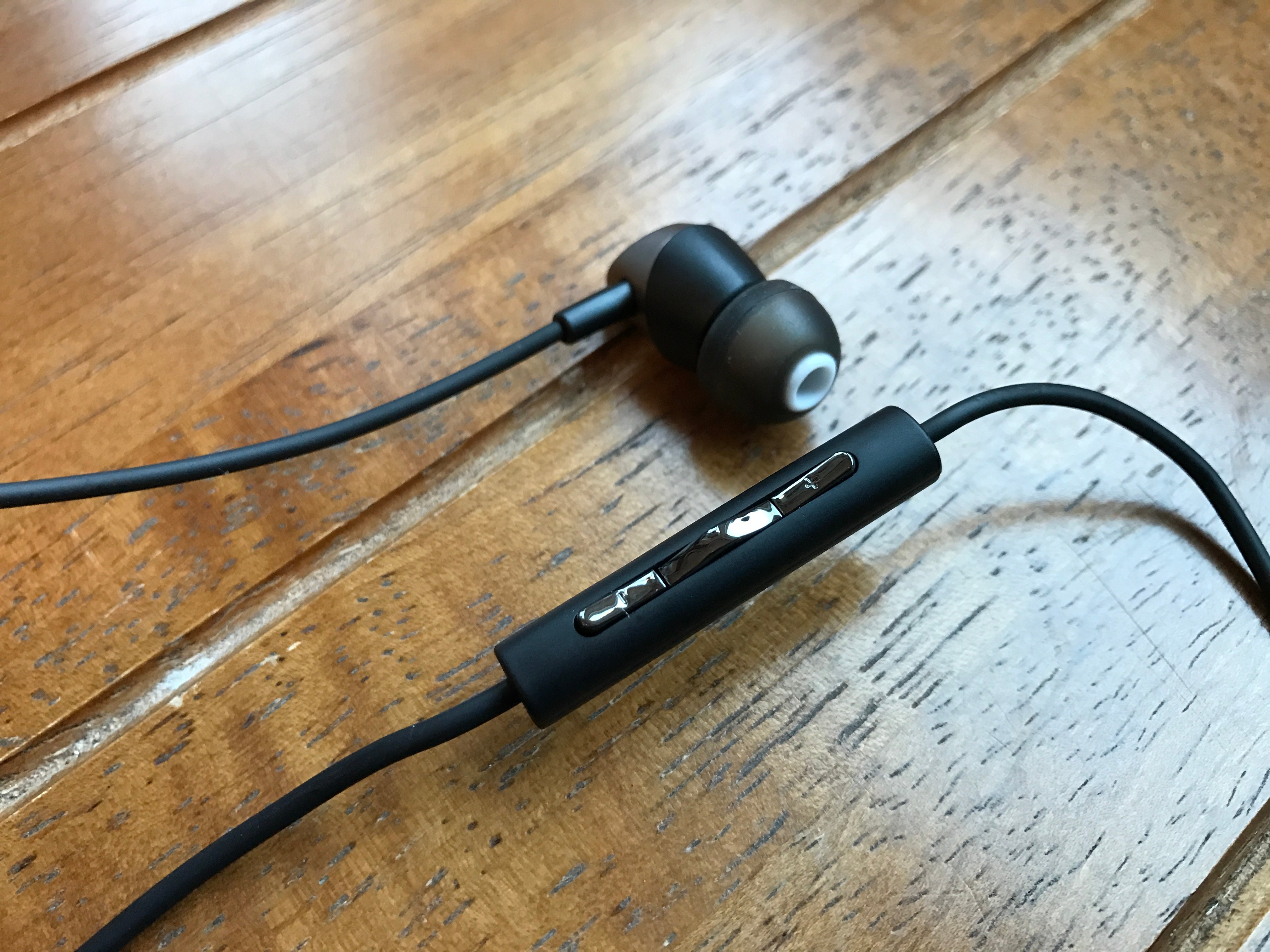Th earbuds are comfortable and the in-line control is easy to use.