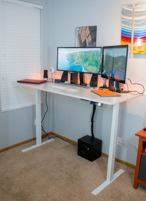 The Autonomous.ai SmartDesk 2 is an impressive sit-stand desk.