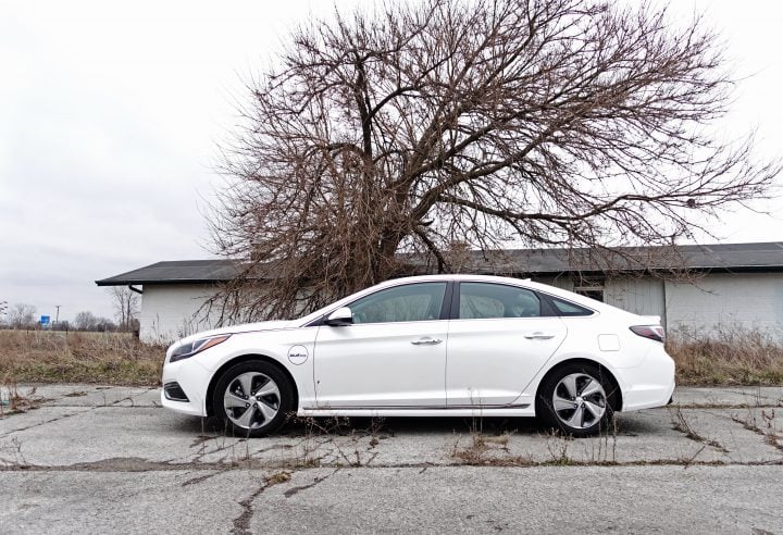 What you need to know about the 2017 Hyundai Sonata Plug-In Hybrid performance.