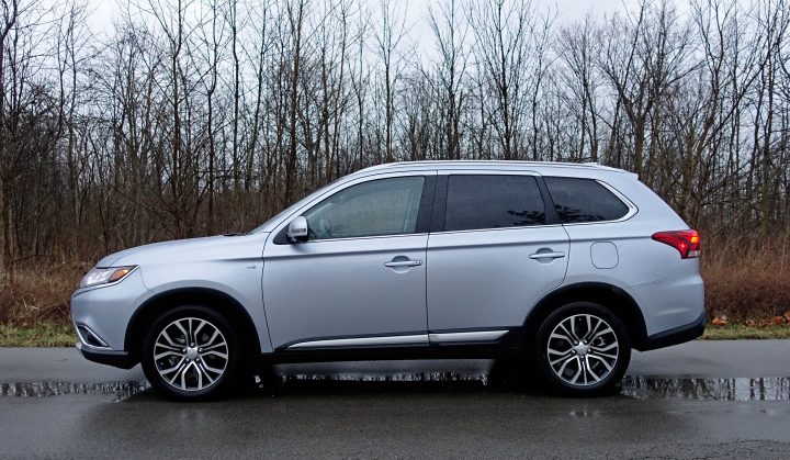 The 2017 Mitsubishi Outlander GT drives best at cruising speeds.