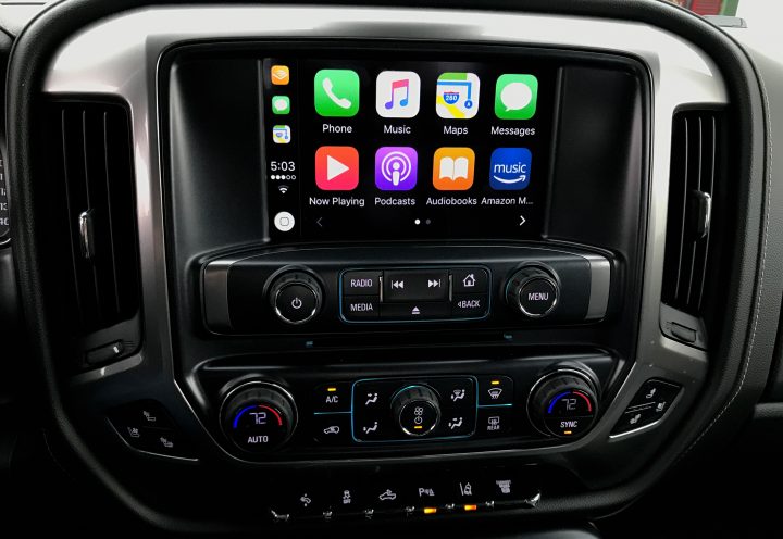 Apple CarPlay and Android Auto deliver a familiar experience in your truck. 